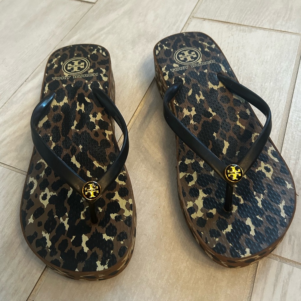 !!!SOLD!!! Tory Burch camo platform flip flops
